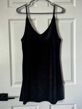 ALYCE PARIS • black velvet cocktail slip dress witchy dark feminine Y2K 90s glam